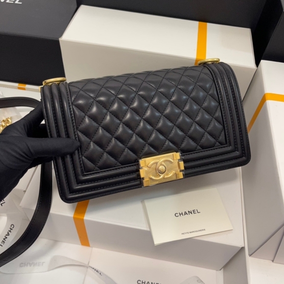 <AUTHENTIC>CHANEL bag - Picture 1 of 9